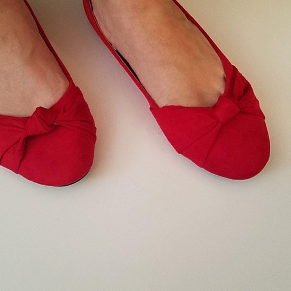Gold Toe Red Flat Shoes - Picture 2 of 8